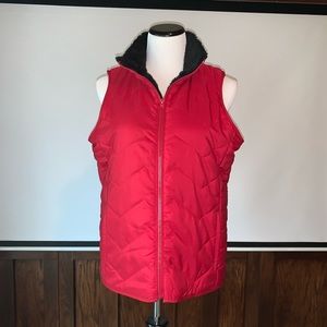 Reversible red and black puffer vest